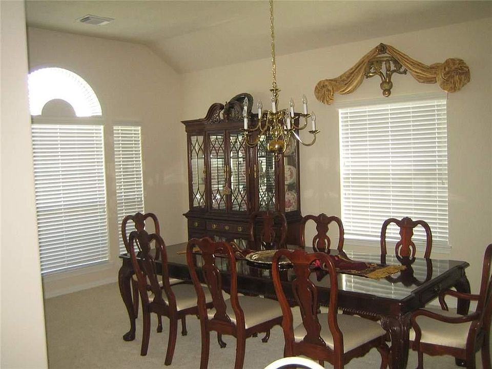 2nd image of 8003 N Tarrytown Crossing Dr
