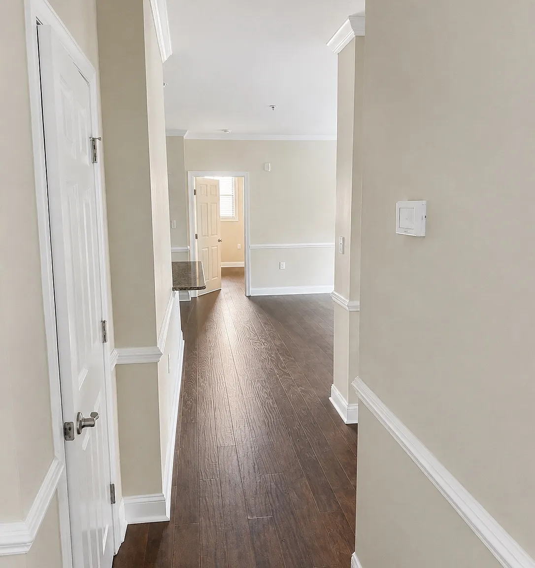 310 Gallery Dr — Photo 2