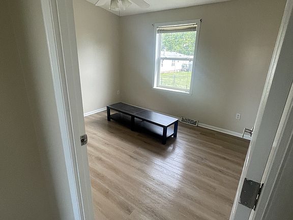 5th image of 105 Southpark Cir