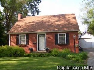 319 S Laurel Dr, Jacksonville, IL 62650