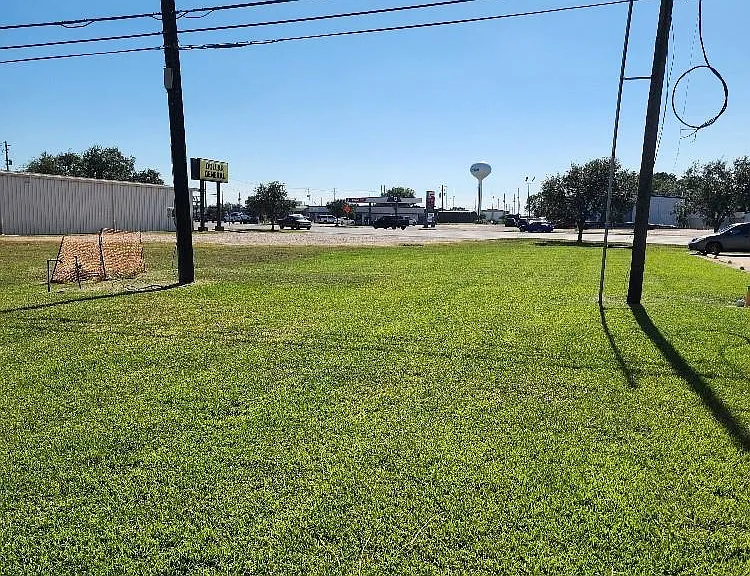 1301 N Avenue H — Photo 27