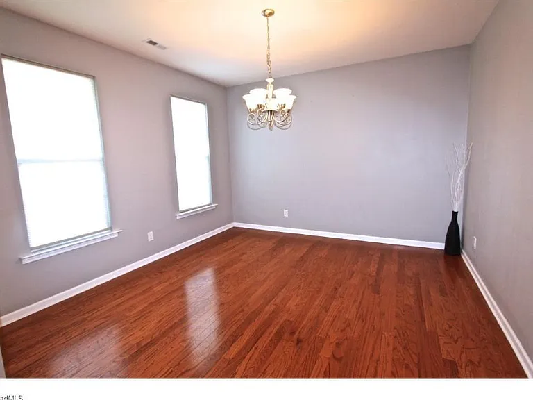 185 Parkview Ln — Photo 3