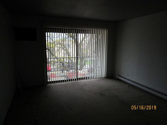 4th image of 17745 Rosewood Dr APT 4C