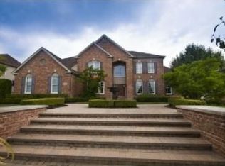 46423 Pinehurst Cir, Northville, MI 48168