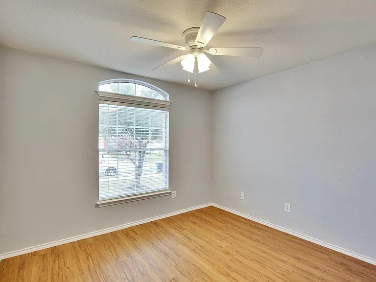 1002 Remington Dr — Photo 14