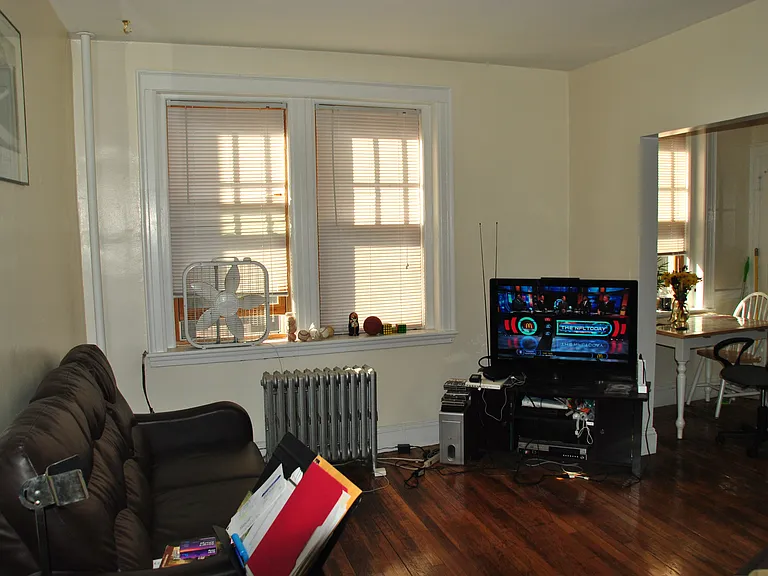 48 Strathmore Rd — Photo 9