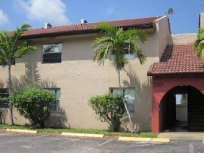 1st image of 710 SW 81st Ave