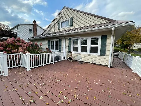 2 bed, 1300 sqft, $1,800 — Photo 1