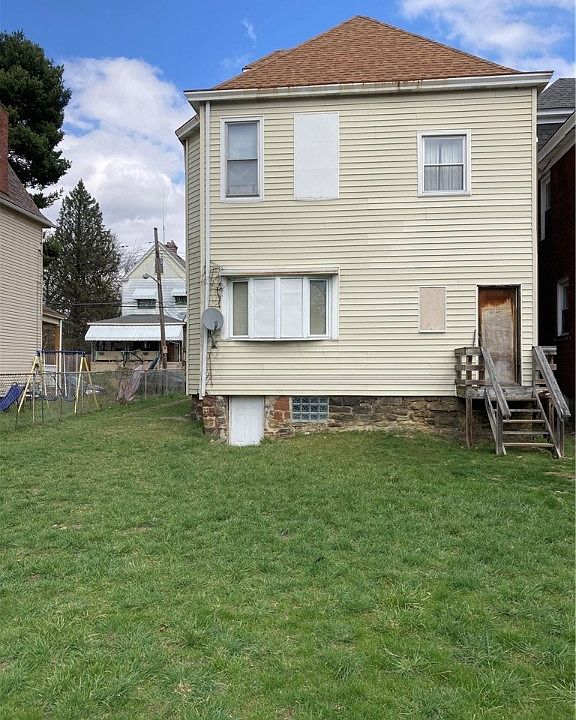 2nd image of 2779 Zephyr Ave