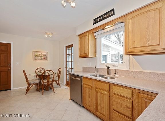4th image of 516 S 15th Ct