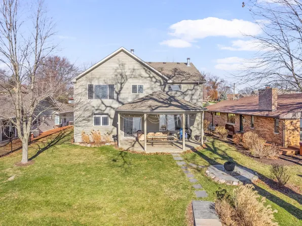 275 Easy St, Somonauk, IL 60552