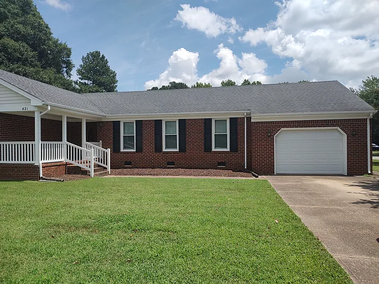 421 Currituck Dr — Photo 1