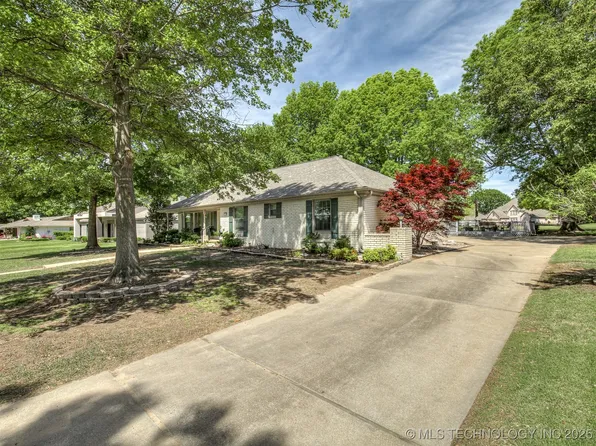 406 Fairway Dr, Broken Arrow, OK 74011