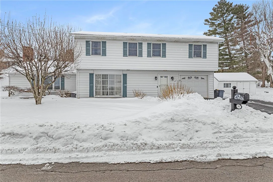 64 Schultze St photo 1