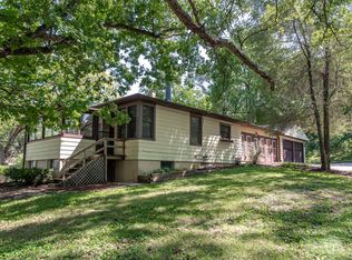133 Circle Dr S, Island Lake, IL 60042