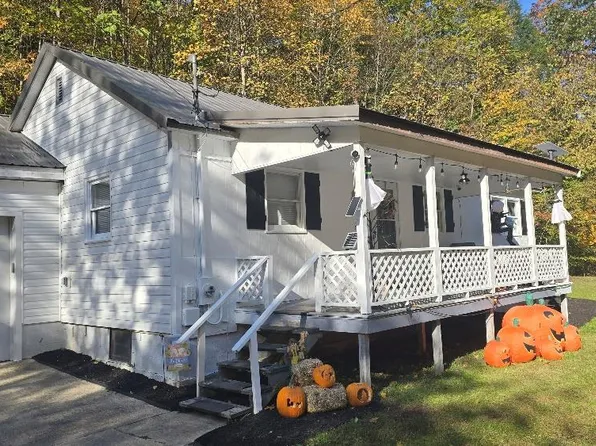 2153 Dixie Hwy, Lizemores, WV 25125