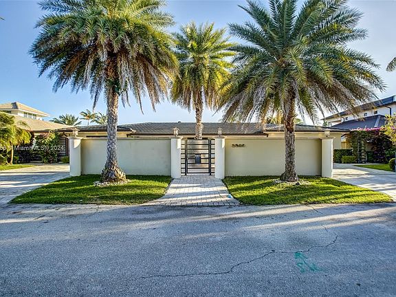 5th image of 3040 NE 44th St