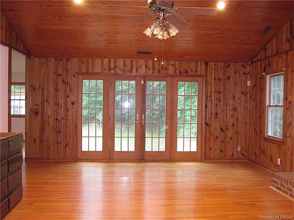 4th image of 412 River Dr