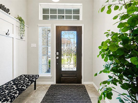 2nd image of 34 Indian Wells Dr