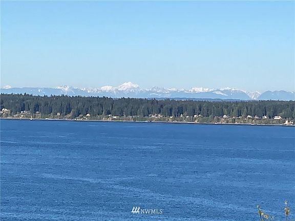 Entire Cascade range, including Mt Baker and Mt Rainier!


