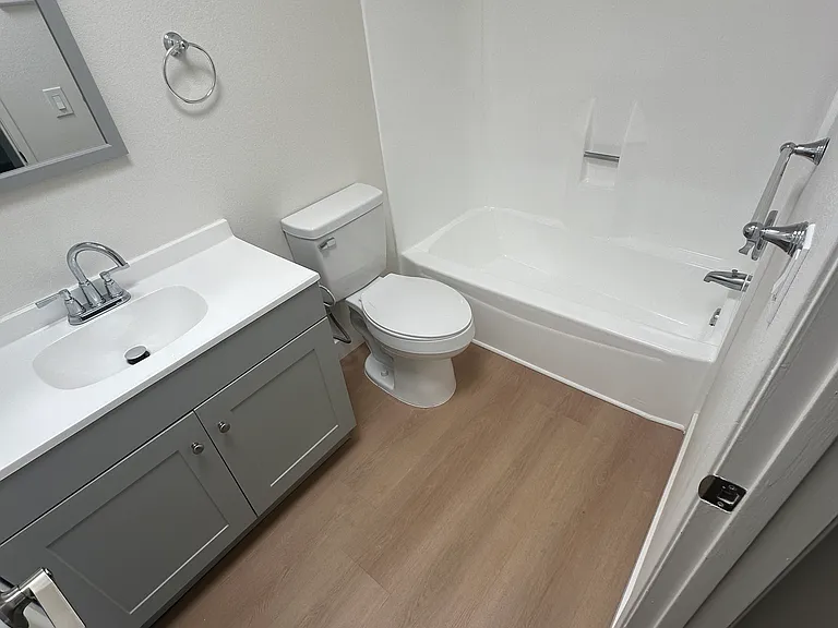 270 W Alamar Ave #15 — Photo 13