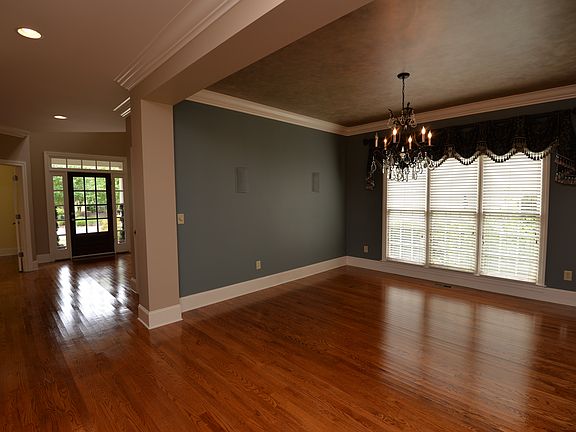 4th image of 737 Black Creek Dr