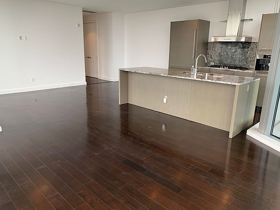 5th image of 2900 McKinnon St APT 804