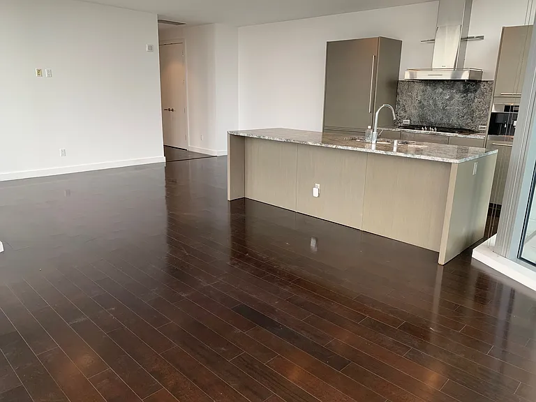 2900 McKinnon St #804 — Photo 5