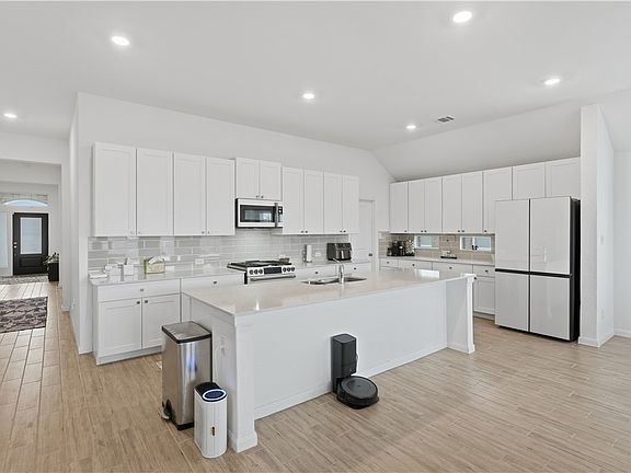 3rd image of 5931 Corsicana Cv