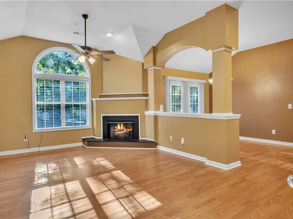 1343 Orchard Park Dr, Stone Mountain, GA 30083