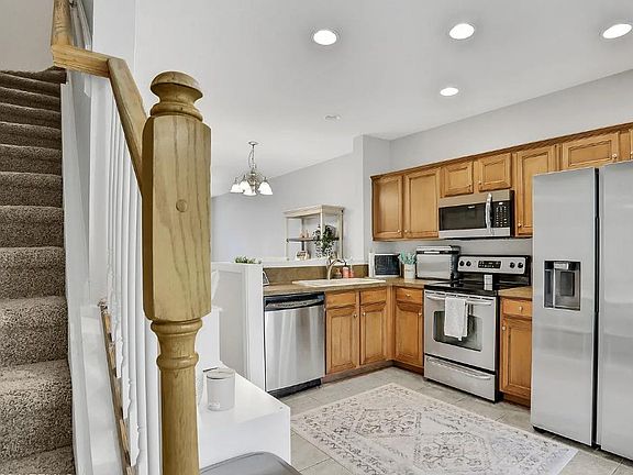 3rd image of 8109 Summer Bay Ct
