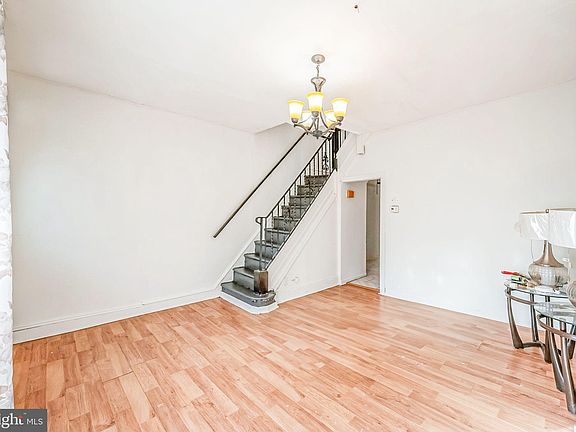 4th image of 114 N Dearborn St