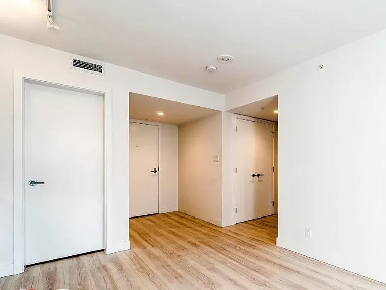 1133 Hornby St — Photo 5