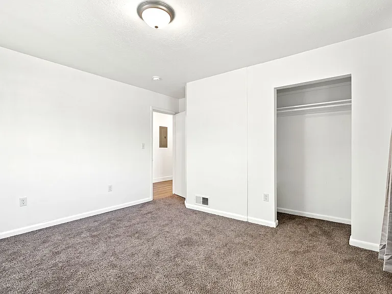 5256 S 2000 W — Photo 11