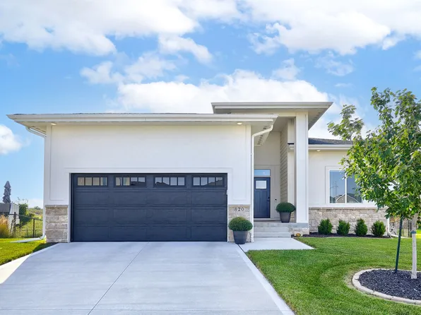 820 Mesa Dr, Waukee, IA 50263