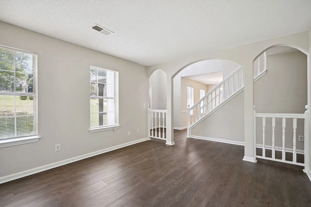 4 bed, 2.5 bath, 2060 sqft, $2,395 — Photo 3