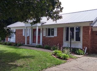 106 Crestview Ct, Walnut, IL 61376