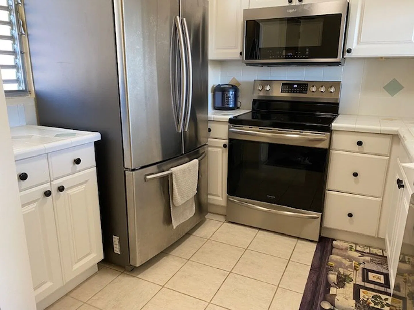 Makaha Valley Towers — Photo 4