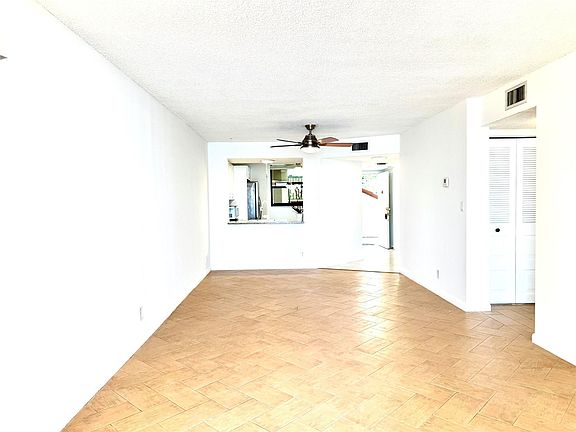 5th image of 117 Lake Emerald Drive #205