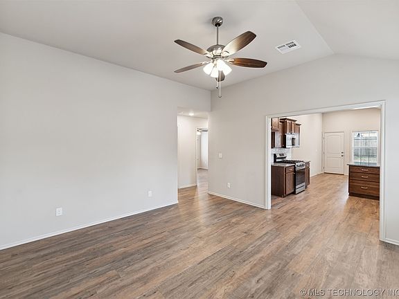 5th image of 504 N Florence Ave
