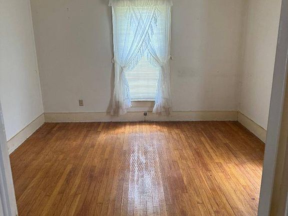 5th image of 427 W Morton St
