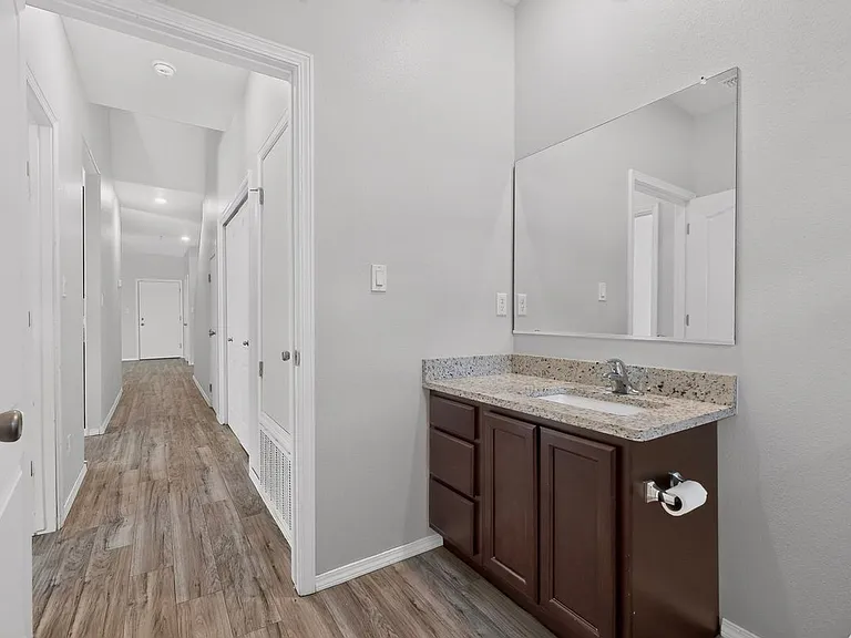 1504 Gulfstream Dr SE — Photo 27