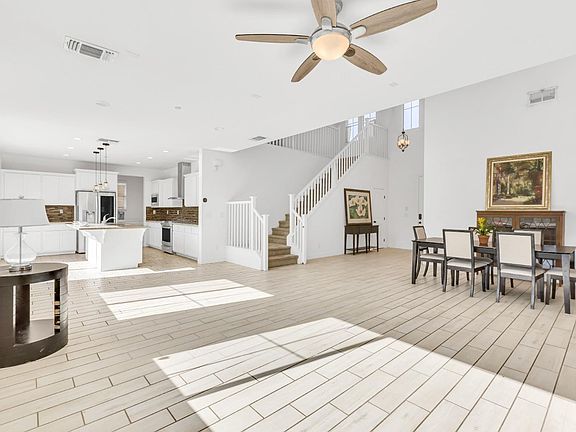 4th image of 113 Clematis St