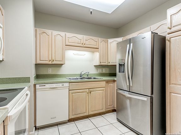 5th image of 1 TOWERS PARK LN #914