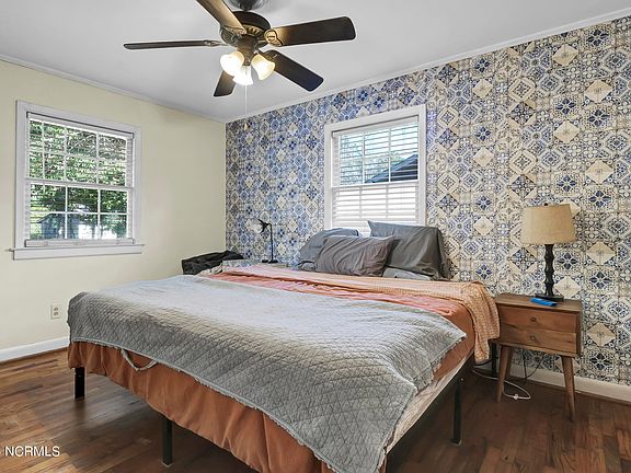 2nd image of 541 Rose Ave
