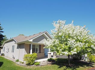 923 Cannon Valley Dr W, Northfield, MN 55057