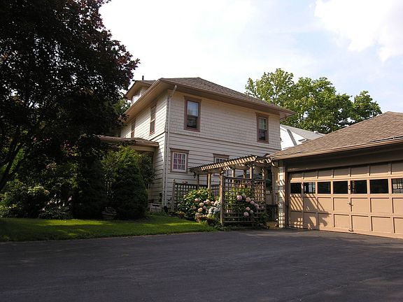 Garage/Terrace/Brick Patio
