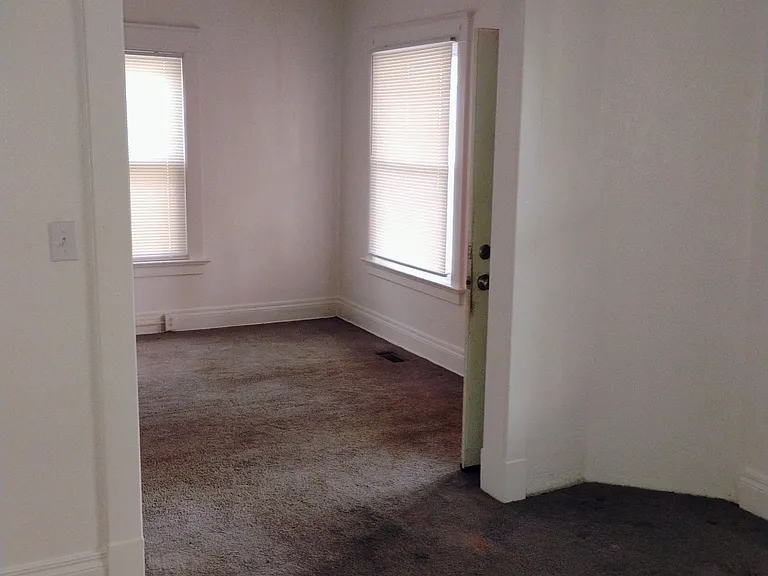 1122 Pinewood Ave — Photo 4