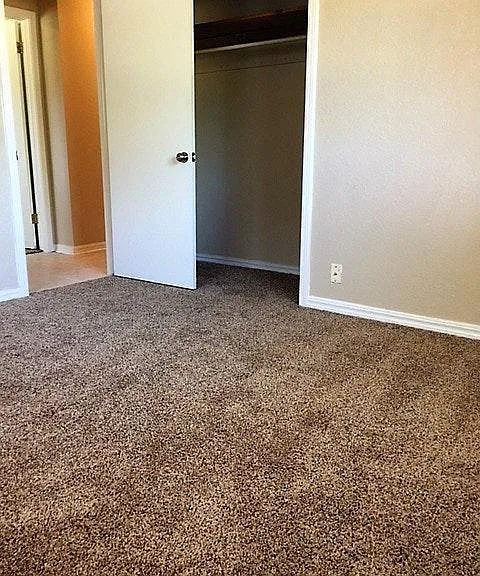 102 W 32nd Pl — Photo 13