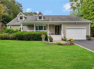 16 Soundview Dr, Northport, NY 11768
